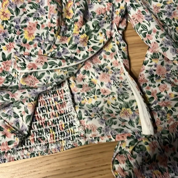 Lulus Women’s Crop Top. Large. Floral Pattern. - Picture 6 of 7